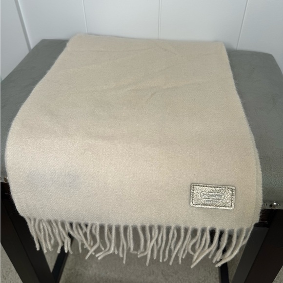 Coach Wool/Cashmere cream/beige scarf - Picture 3 of 7
